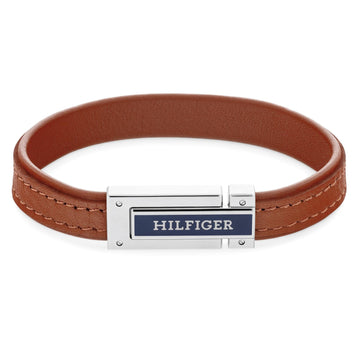 Δερμάτινο βραχιόλι Tommy Hilfiger 2790560 σε καφέ χρώμα που δένει με κούμπωμα από ανοξείδωτο ατσάλι σε ασημί χρώμα.